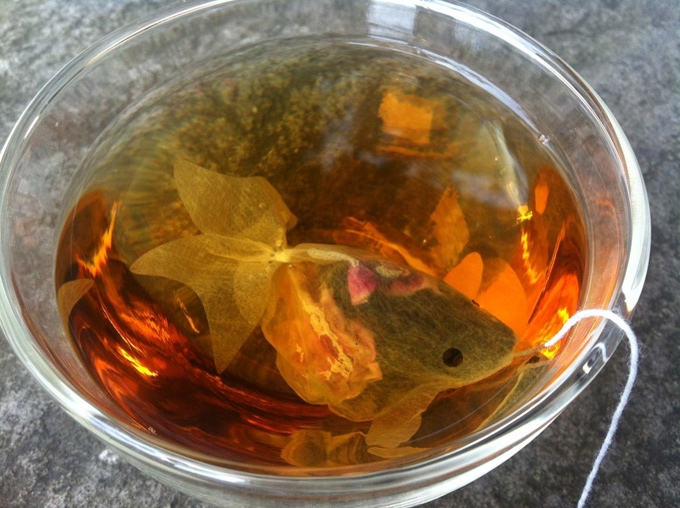 在茶杯里游泳的金魚&mdash;&mdash;金魚茶泡袋包裝設(shè)計